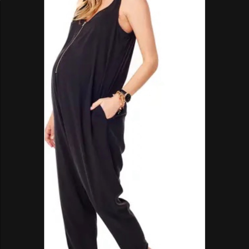 ✨ maternity jumpsuit🤰Ingrid & Isabel zip up jump suit-Comfortable and breezy!